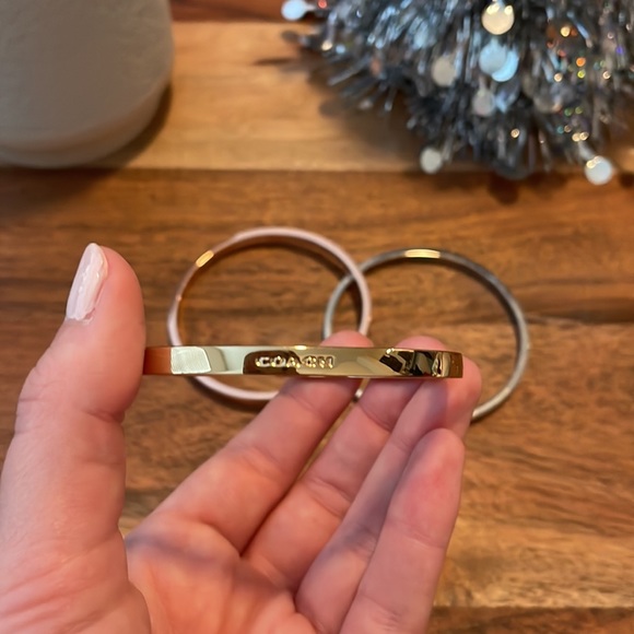 Coach Set of 3 Tri Gold Bangles Bracelet Rose / Gold / Silver - Picture 2 of 6